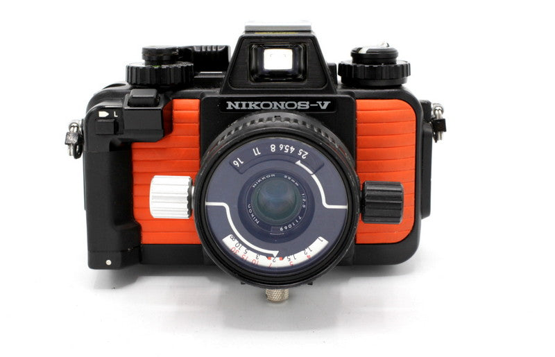 Nikon Nikonos V + Nikkor 35mm F/2.5 oranje onderwater camera + SB-103 flitser SN:3109184 geen garoccasion