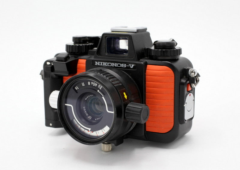Nikon Nikonos V + Nikkor 35mm F/2.5 oranje onderwater camera + SB-103 flitser SN:3109184 geen garoccasion
