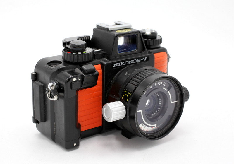 Nikon Nikonos V + Nikkor 35mm F/2.5 oranje onderwater camera + SB-103 flitser SN:3109184 geen garoccasion