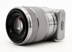 Occ- Sony NEX-5n body zilver + 18-55mm F/3.5-5.6 OSS zilver en zonnekap SN:4922029 12 mnd gar (6/20249)