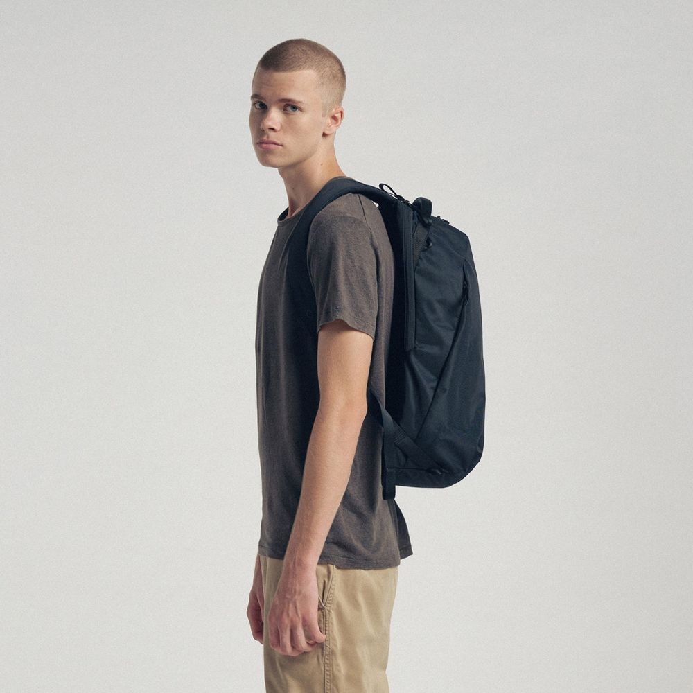 Urth Norite 24L Backpack (schwarz)