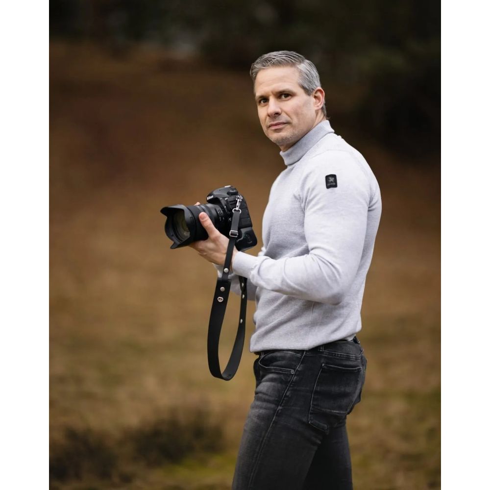 The Hantler Camera Neck strap Classic black / Old silver