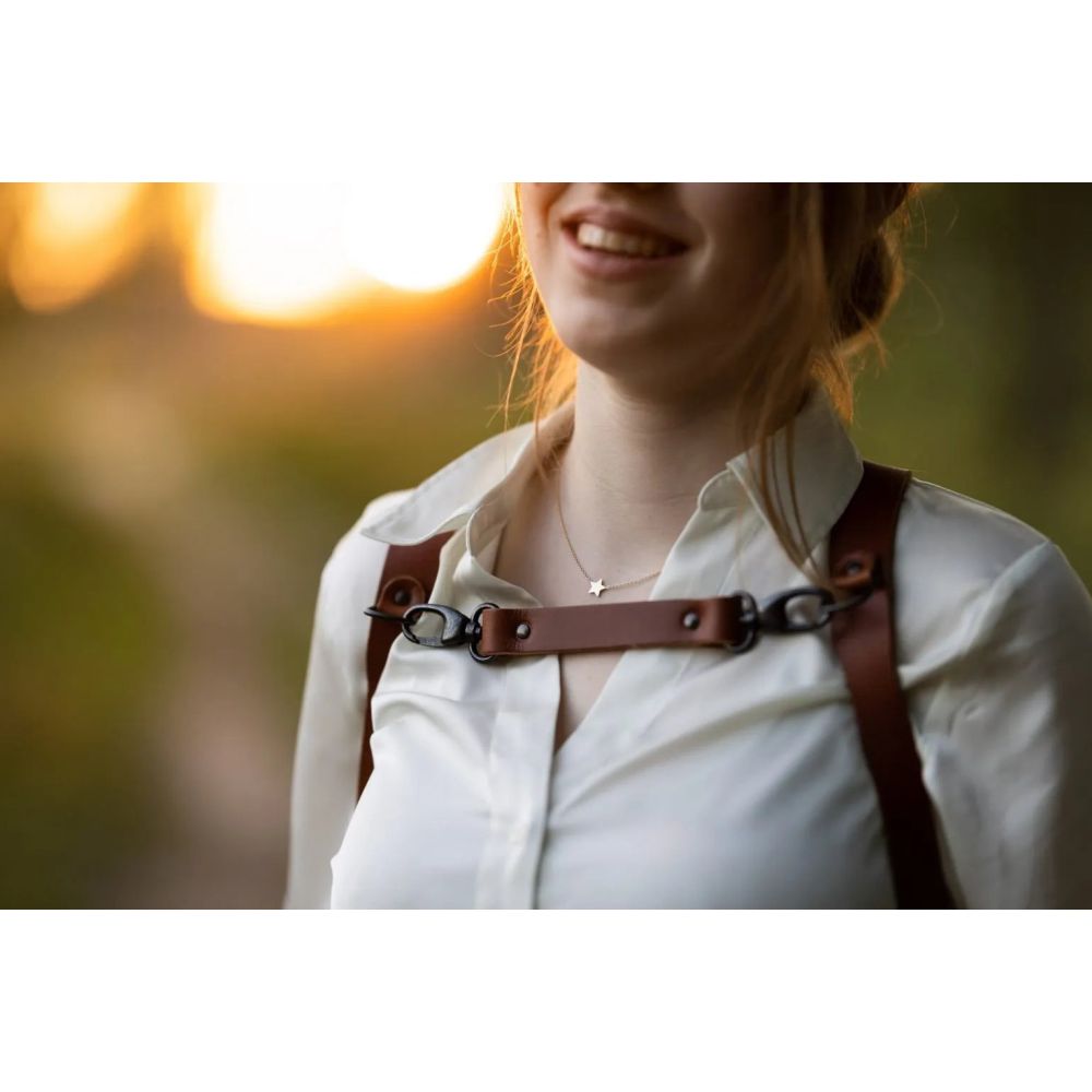 The Hantler Chest strap Cognac / Brass, 22cm