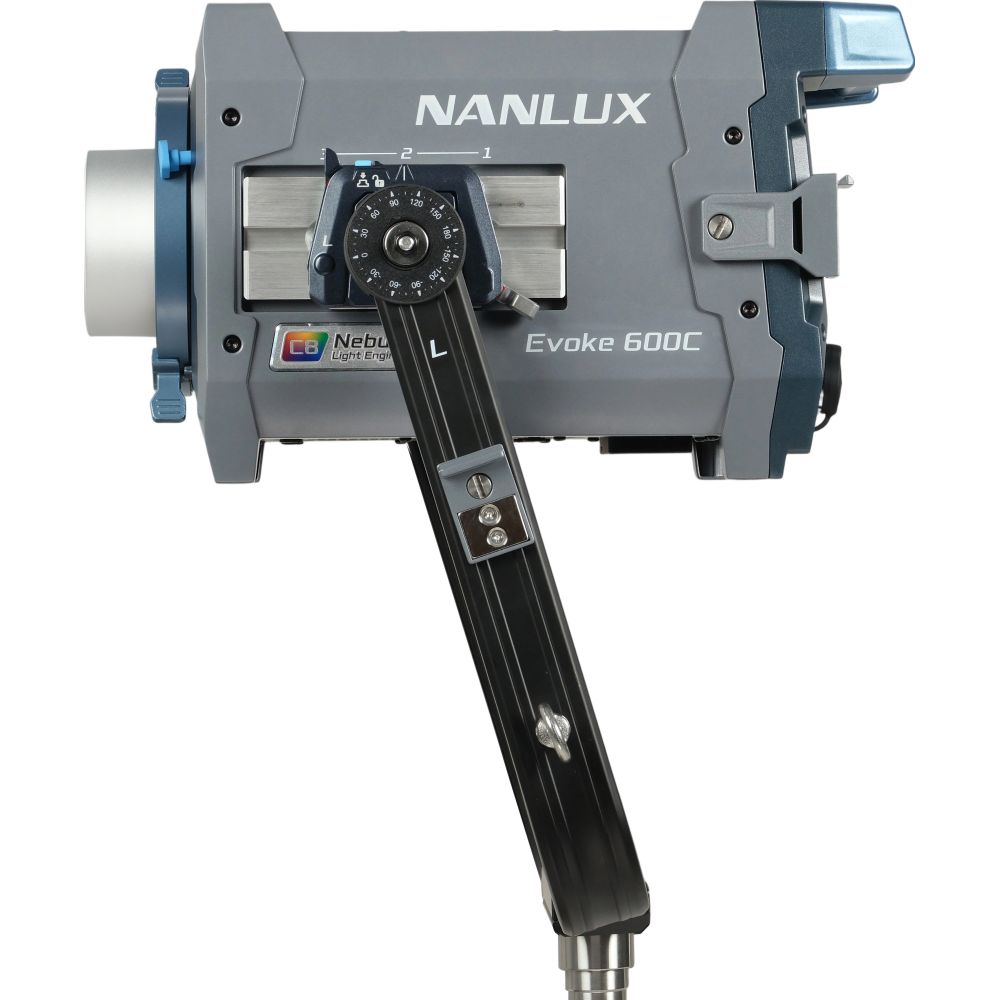 Nanlux Evoke 600C Vollfarb-Nebula 8-Spotlicht