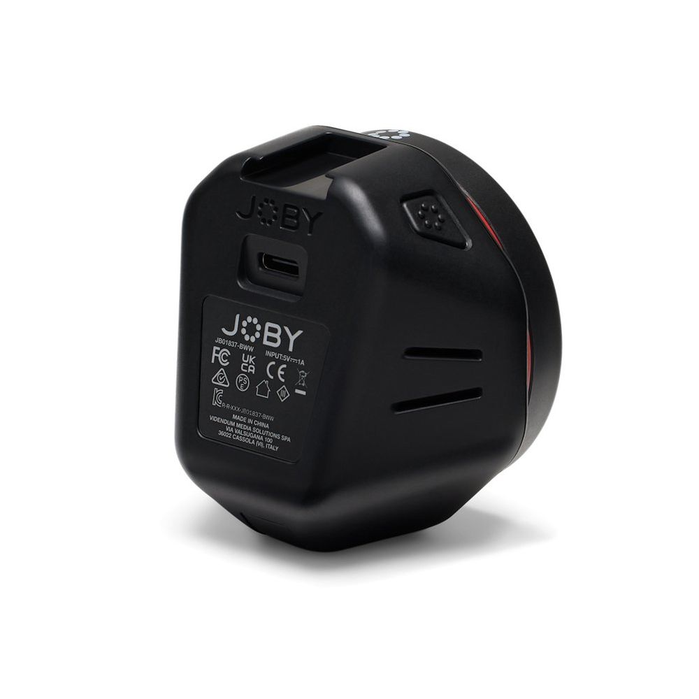Sony A6700 + 16-55mm f/2.8 + Joby Beamo Reel Color RGB Video-LED-Lampe
