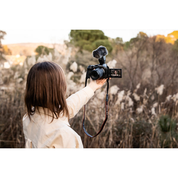 Canon EOS R7 Body + Joby Stativ
