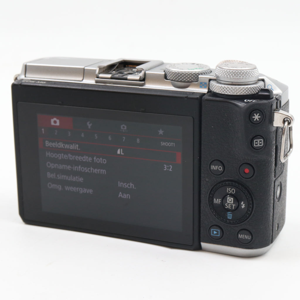 Canon EOS M6 body used