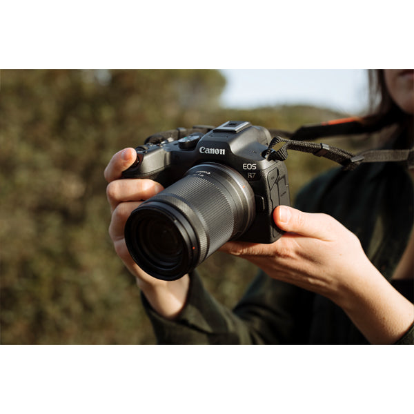 Canon EOS R7 + RF 45mm f/1.2 STM