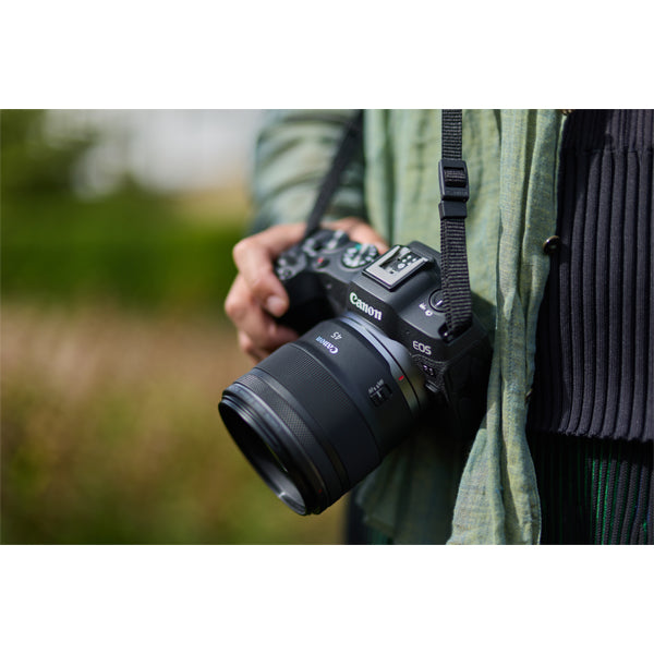 Canon EOS R7 + RF 45mm f/1.2 STM