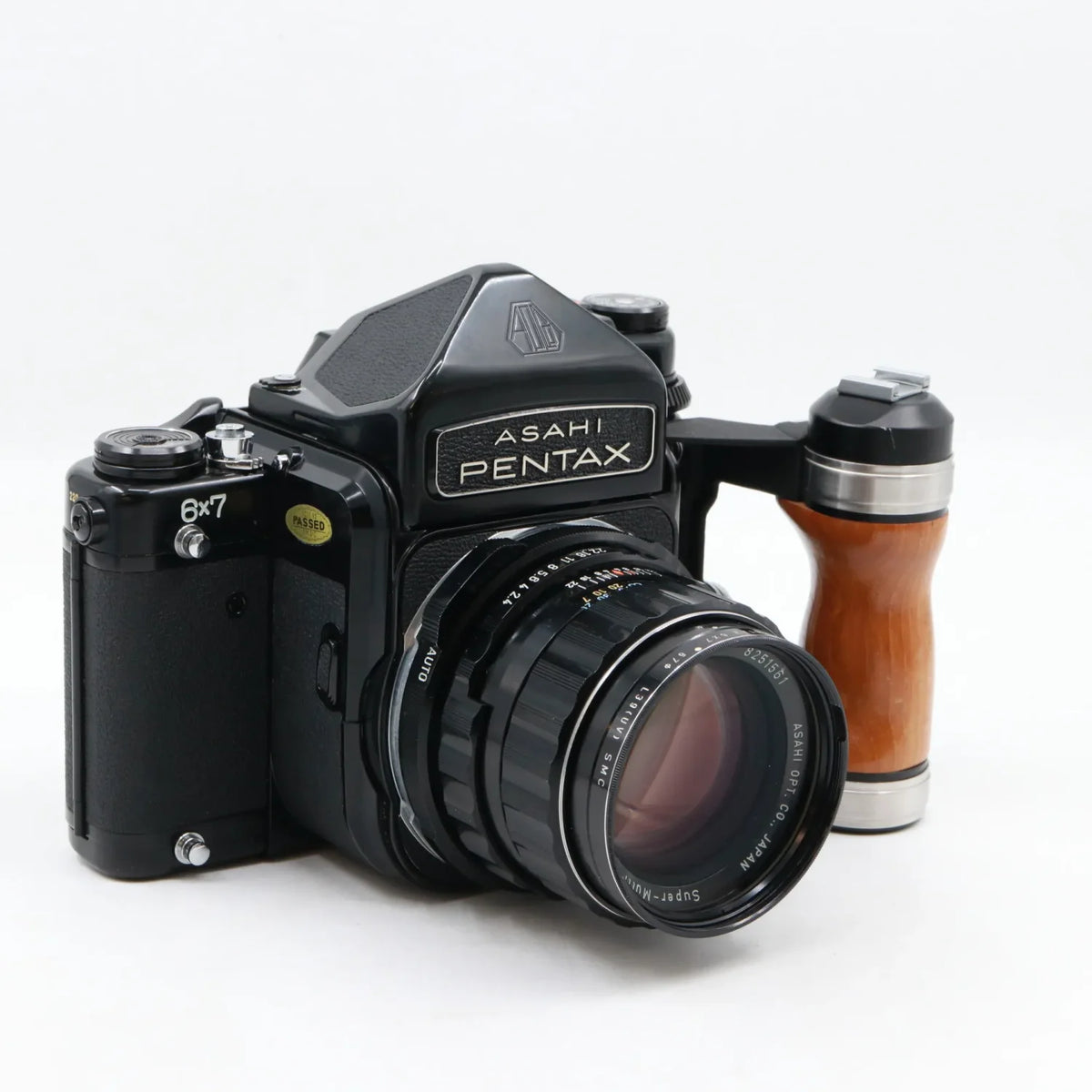 Pentax 6x7 body + SMC Takumar 105mm f/2.4 + handle used