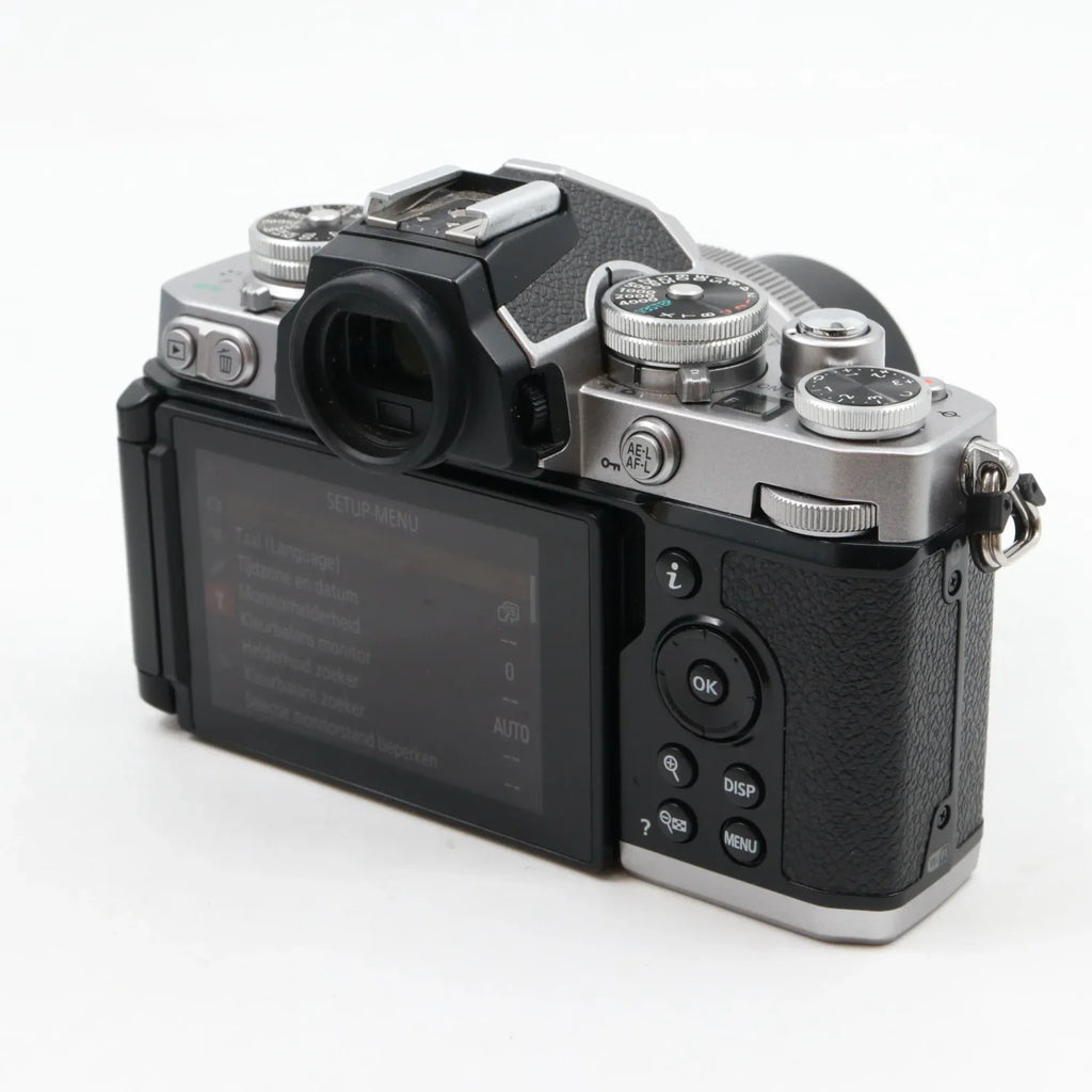 Nikon Z fc + Z DX 16-50mm f/3.5-6.3 VR silber gebraucht