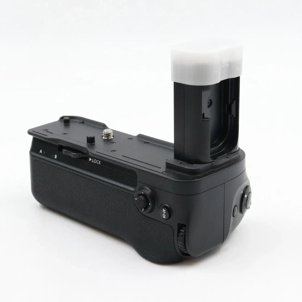 Nikon Power Battery Pack MB-N12 gebraucht